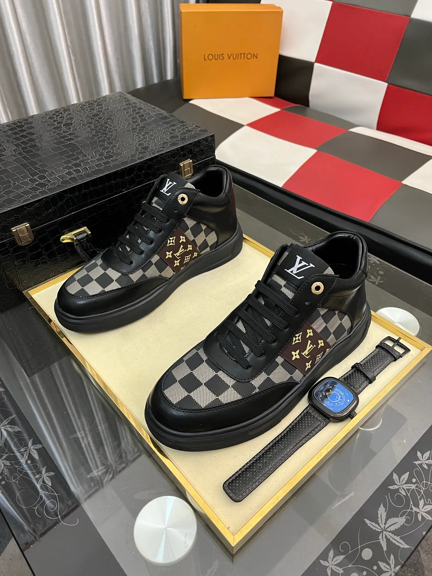 Men's shoes💰: 420⌚️⌚️"LOUI* VUITTO*" popular men's casual shoes, genuine Italian development💯purchase level quality✔️The upper is made of first-layer cowhide, comfortable and soft sheepskin foot pads⚡️Fashionable and versatile. The toe last shape is firm and full, and the soles are made from LV original molds and can be moved in and out of the counter at will. Light and comfortable on the foot~purely handmade, details determine quality! Size:38-442️⃣Colors available